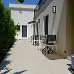 Taga Hotel *