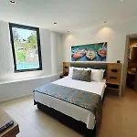 Taga Hotel *